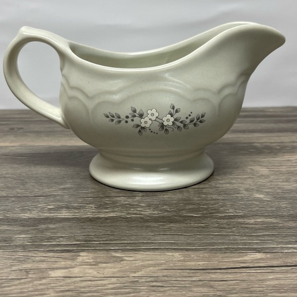 Pfaltzgraff Heirloom Gravy Boat – Vintage Stoneware Floral Pedestal Server - Picture 4 of 8